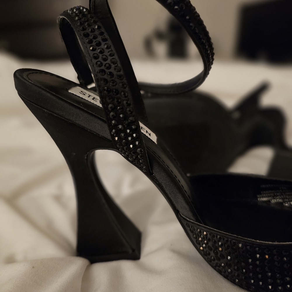 Steve Madden Black pumps with rhinestone